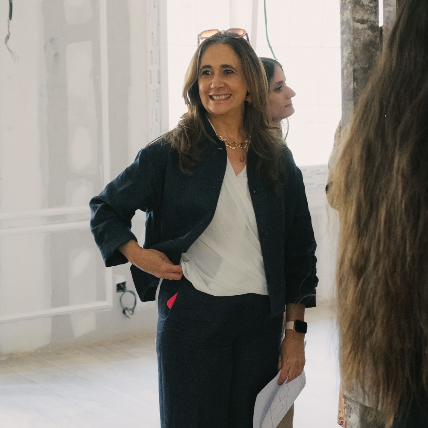 Patricia Lizalde discutiendo las últimas tendencias en diseño de interiores