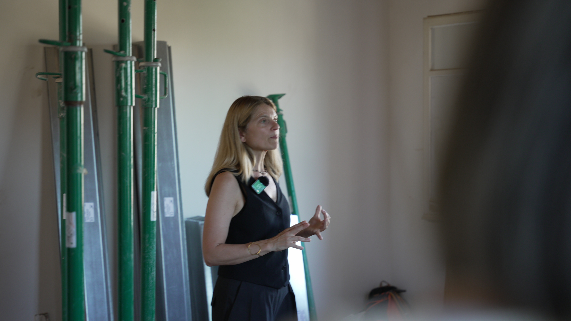 Patricia Lizalde discutiendo las últimas tendencias en diseño de interiores