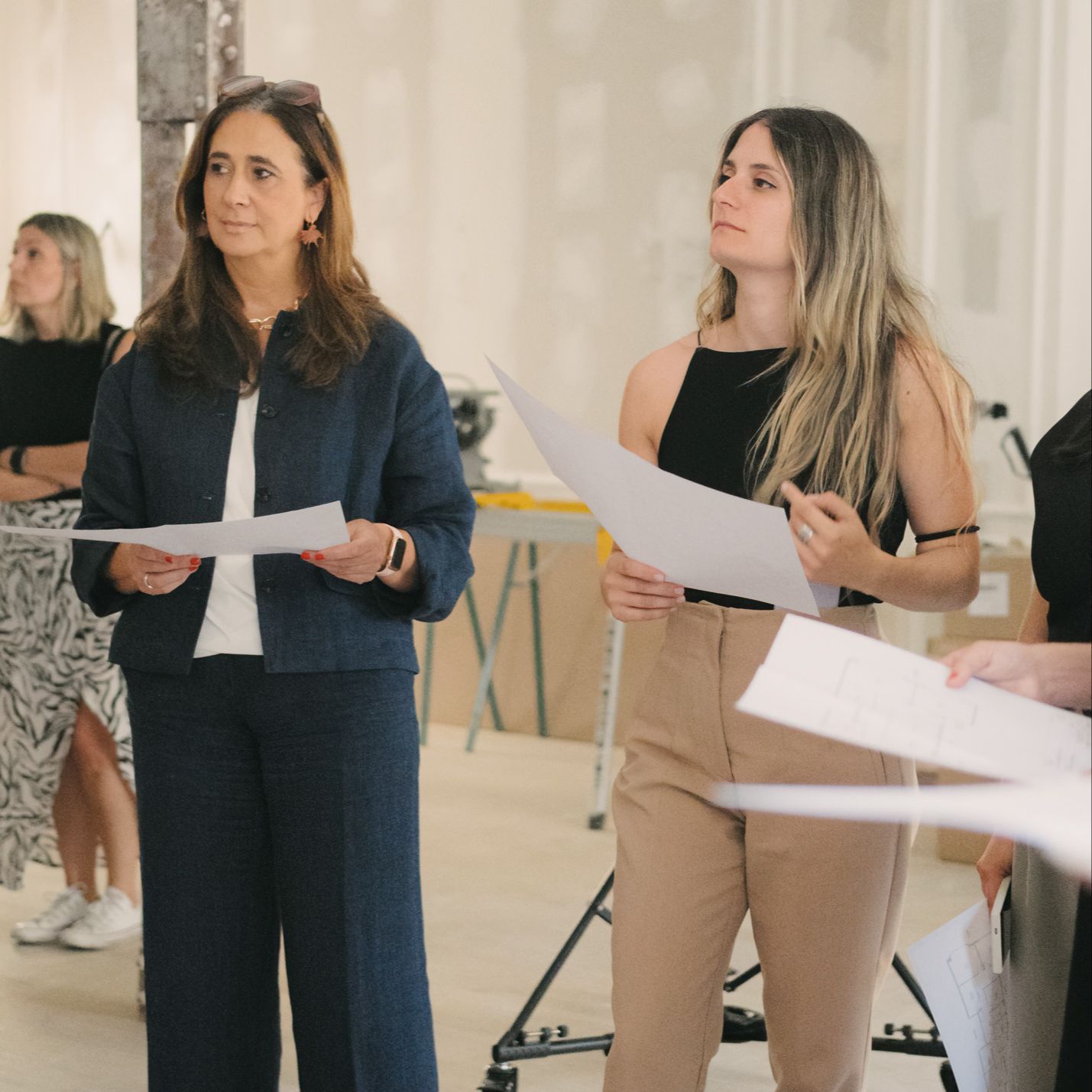 Patricia Lizalde discutiendo las últimas tendencias en diseño de interiores