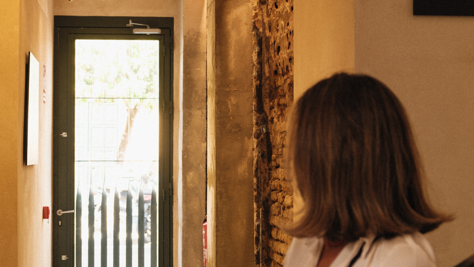 Patricia Lizalde discutiendo las últimas tendencias en diseño de interiores