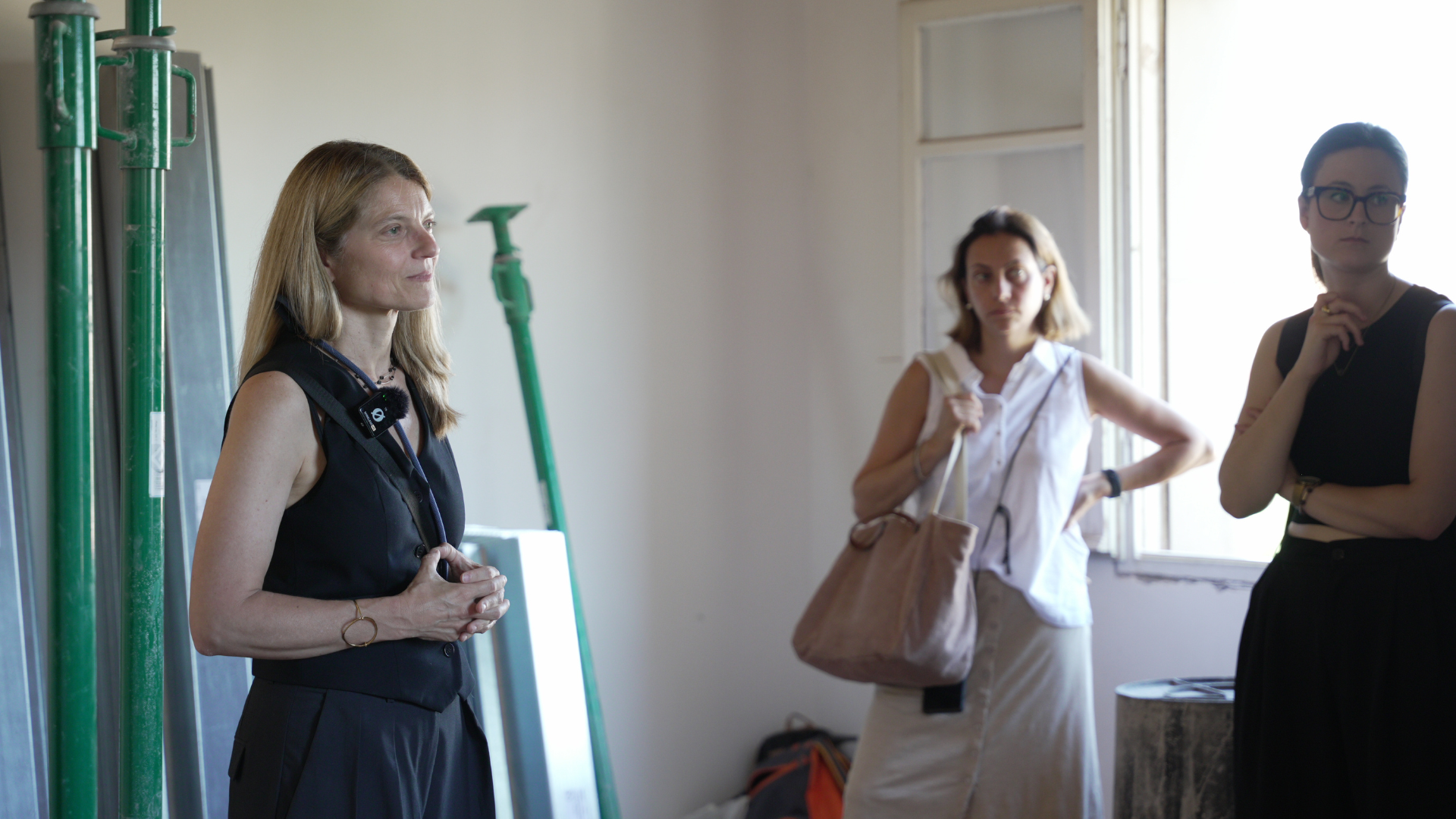 Patricia Lizalde discutiendo las últimas tendencias en diseño de interiores